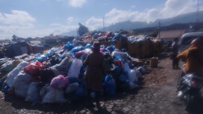 3 Hari Sampah Tak Diangkut di Takengon, Relawan Kebersihan Lembur Tanpa Insentif