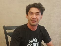 Reza Rahadian, Tersesat Lalu Terpesona Keindahan Danau Laut Tawar