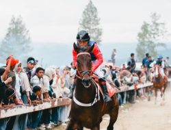 Pacuan Kuda: Pantaskah di Tengah Musibah?