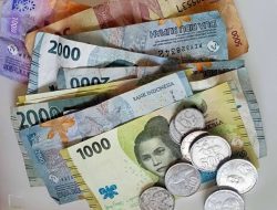 Hei Pejabat, Berhenti Pamer Kedermawanan dengan Uang Receh di Hadapan Anak Korban Bencana