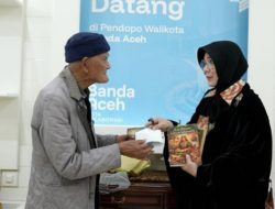 L K Ara Serahkan Buku “Riwayat Sultanah Safiatudin” kepada Wali Kota Banda Aceh Illiza