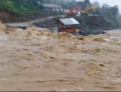 Hujan Dua Hari Akses Melalui Weh Porak Menuju Bireuen Lumpuh, Warga Harap Jembatan Permanen