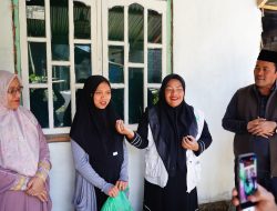 Peduli Generasi Emas Aceh Tengah, Bupati Haili Yoga Turun Langsung Salurkan Daging Kurban untuk Ibu Hamil dan Anak Stunting