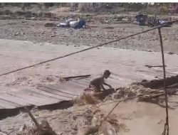 Anak Kecil di Sungai Luka