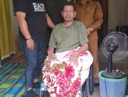 Anggota DPRK Aceh Utara, Muhammad Romi Salurkan 10 Unit Kursi Roda