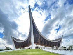 Masjid Raya Sumatera Barat Arsitektur yang Memikat Jiwa Wisata Religi
