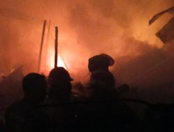 Dua Rumah Hangus Terbakar di Pinangan Kebayakan, BPBD Aceh Tengah Kerahkan Tiga Armada Damkar