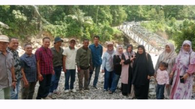 Keluarga Minang Saiyo Aceh Tengah Salurkan Bantuan untuk Perbaikan Jalan dan Jembatan Enang-Enang