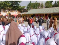 Bupati Haili Yoga Hadiri Gerakan Ayah Mengantar Anak ke Sekolah dan Pembukaan MPLS di SD IT Cendekia Takengon