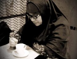 Jengkat: Ketika Kesombongan Memaksa Kita Lupa Pijakan
