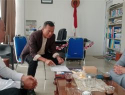 Koleksi Buku Tak Lagi Muat di Rumah, Kepala Perpustakaan Kampung Hibahkan Tanah Pribadi untuk Pemda