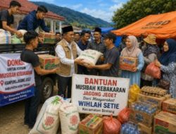 Warga Wihlah Setie Bintang Antar Bantuan untuk Korban Kebakaran Jagong Jeget